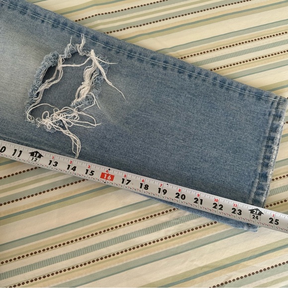 Vervet Light Wash Super High Rise Distressed Cropped Jeans Sz29 - Picture 6 of 9